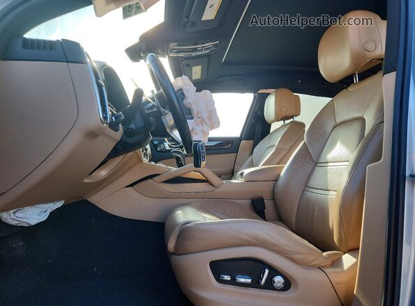 WP1AA2AY7LDA06276 2020 PORSCHE CAYENNE Silver Vista interior delantera