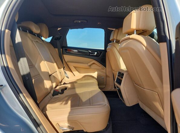 WP1AA2AY7LDA06276 2020 PORSCHE CAYENNE Silver Vista interior trasera