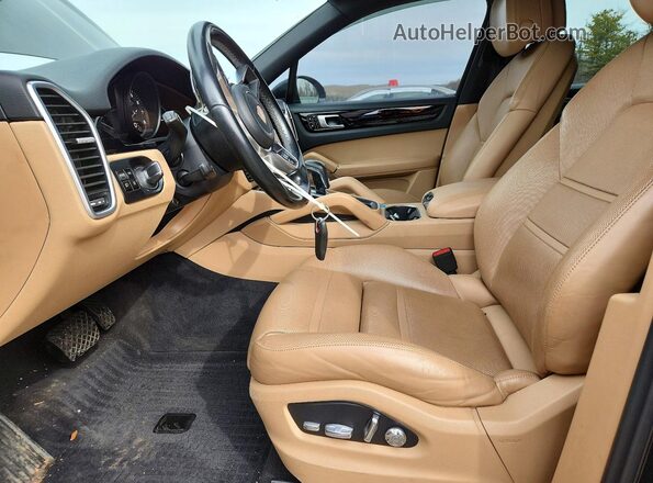 WP1AA2AY9KDA17570 2019 PORSCHE CAYENNE Угольный Вид салона спереди