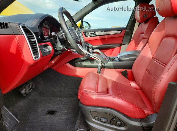 WP1AA2AY9PDA04647 2023 PORSCHE CAYENNE Black Vista interior delantera