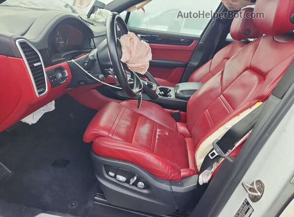WP1AA2AYXKDA03712 2019 PORSCHE CAYENNE White Widok wnętrza z przodu