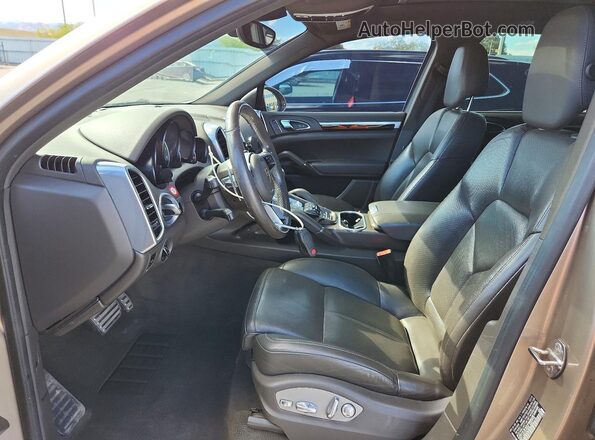 WP1AB2A29GLA92775 2016 PORSCHE CAYENNE Желто-коричневый Вид салона спереди