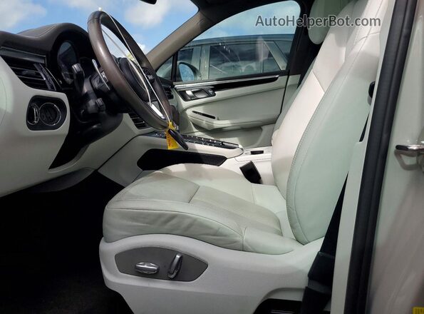 WP1AB2A53KLB30858 2019 PORSCHE MACAN Желто-коричневый Вид салона спереди
