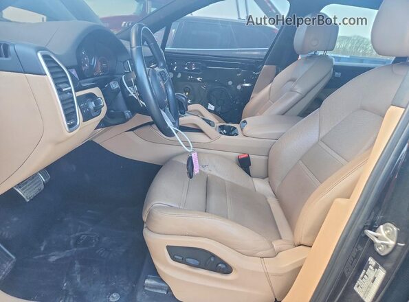 WP1AB2AY7PDA15403 2023 PORSCHE CAYENNE Черный Вид салона спереди
