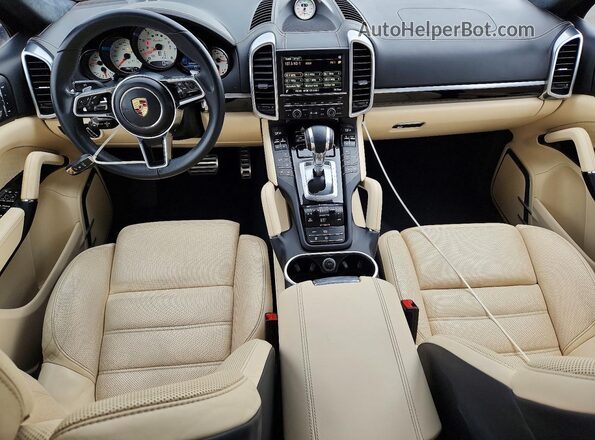WP1AC2A22GLA88340 2016 PORSCHE CAYENNE Красный Вид панели приборов