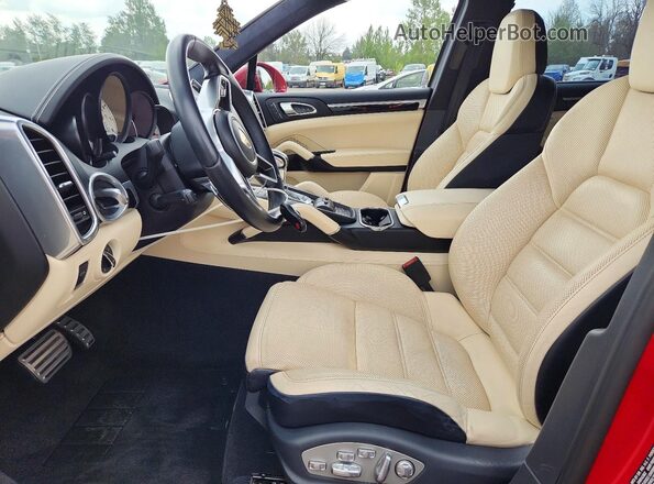 WP1AC2A22GLA88340 2016 PORSCHE CAYENNE Красный Вид салона спереди