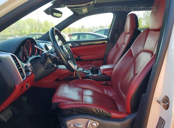 WP1AE2A28GLA17539 2016 PORSCHE CAYENNE Белый Вид салона спереди