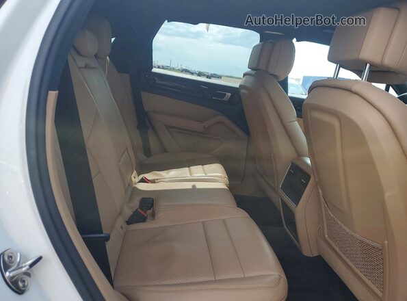 WP1AE2AY0KDA51448 2019 PORSCHE CAYENNE Белый Вид задней части салона