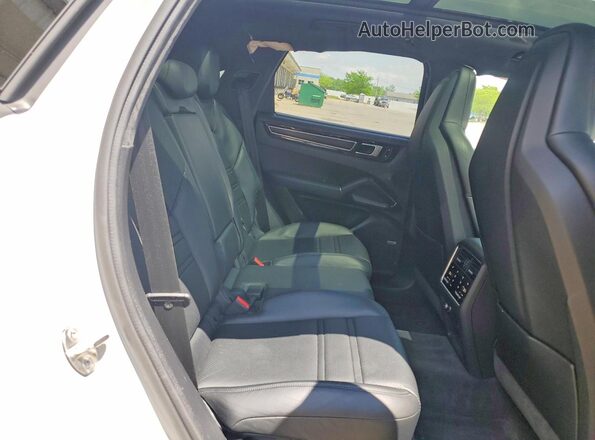 WP1AG2AY0MDA33982 2021 PORSCHE CAYENNE Gray Widok wnętrza z tyłu