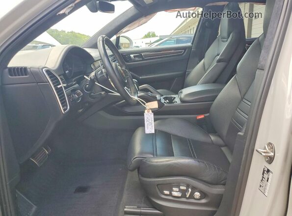 WP1AG2AY0MDA33982 2021 PORSCHE CAYENNE Gray Widok wnętrza z przodu