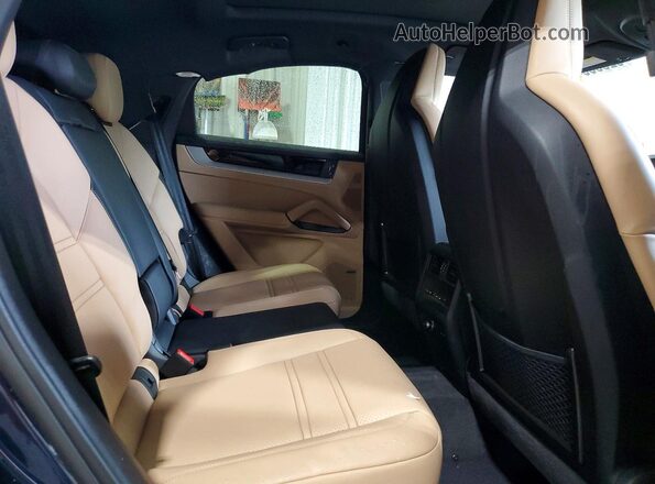 WP1BA2AY8RDA55578 2024 PORSCHE CAYENNE Blue Widok tylnych siedzeń