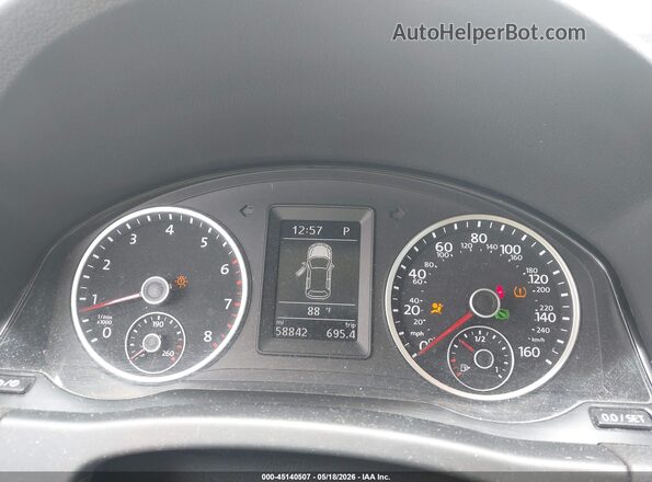 WVGAV7AX1HK044997 2017 VOLKSWAGEN TIGUAN Белый Вид задних сидений