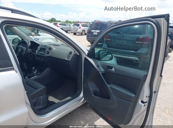 WVGAV7AX4GW519940 2016 VOLKSWAGEN TIGUAN Серебряный Вид салона спереди