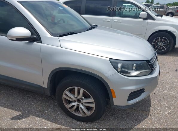 WVGAV7AX4GW519940 2016 VOLKSWAGEN TIGUAN Серебряный Вид задней части салона