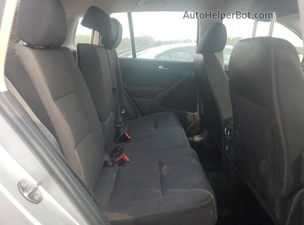 WVGAV7AX4HK054441 2017 VOLKSWAGEN TIGUAN Silver Вид задньої частини салону