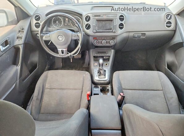 WVGAV7AX7HK046978 2017 VOLKSWAGEN TIGUAN Белый Вид панели приборов