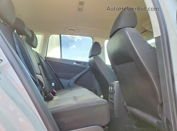 WVGAV7AX7HK046978 2017 VOLKSWAGEN TIGUAN Белый Вид задних сидений
