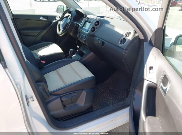 WVGAV7AX8GW594124 2016 VOLKSWAGEN TIGUAN White Вид салону спереду