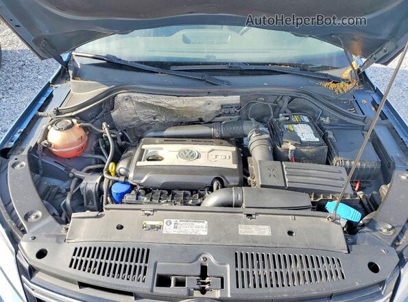 WVGAV7AX8HK053468 2017 VOLKSWAGEN TIGUAN Blue Вид задньої частини салону