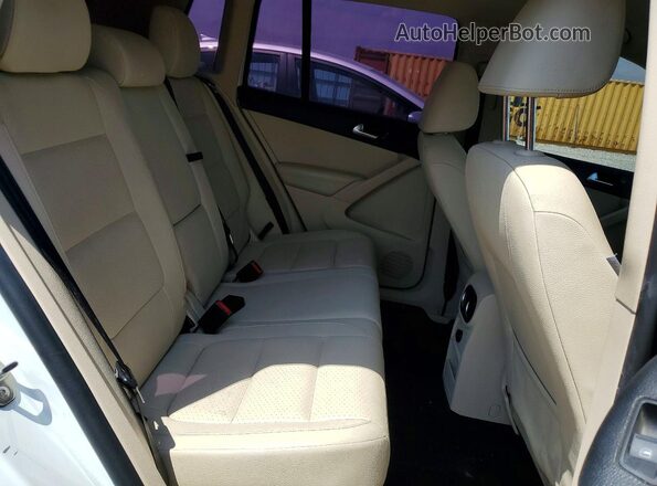 WVGAV7AX9GW502258 2016 VOLKSWAGEN TIGUAN Белый Вид задней части салона