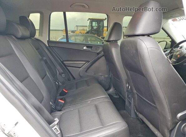 WVGAV7AX9HK019233 2017 VOLKSWAGEN TIGUAN Белый Вид задней части салона