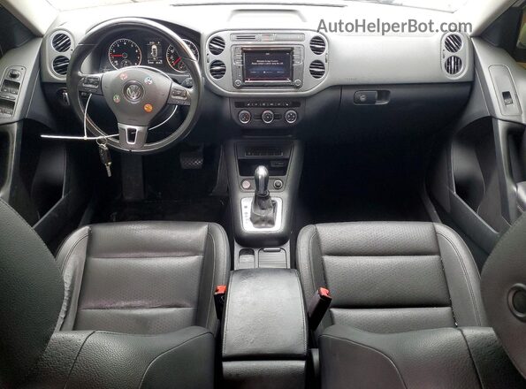 WVGAV7AX9HK019233 2017 VOLKSWAGEN TIGUAN Белый Вид панели приборов