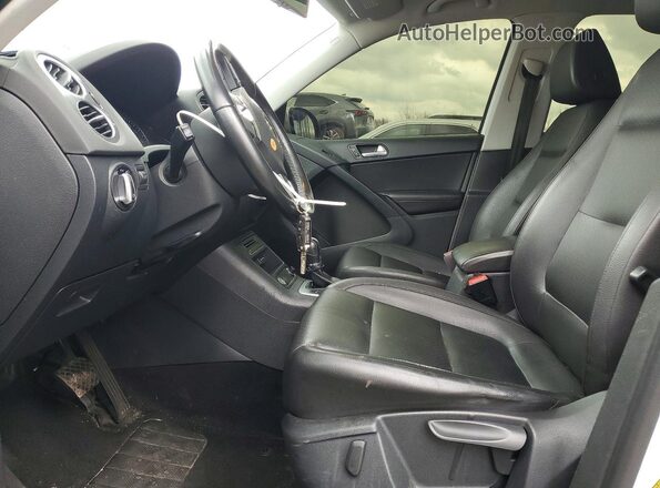 WVGAV7AX9HK019233 2017 VOLKSWAGEN TIGUAN Белый Вид салона спереди