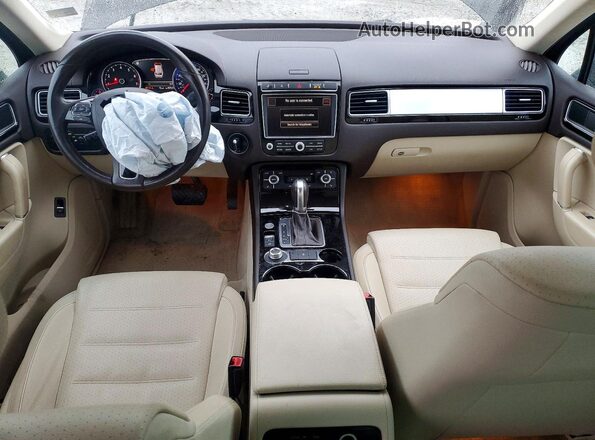 WVGEF7BP2HD006874 2017 VOLKSWAGEN TOUAREG Коричневый Вид панели приборов