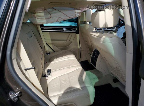 WVGEP9BP9GD003090 2016 VOLKSWAGEN TOUAREG Черный Вид задних сидений