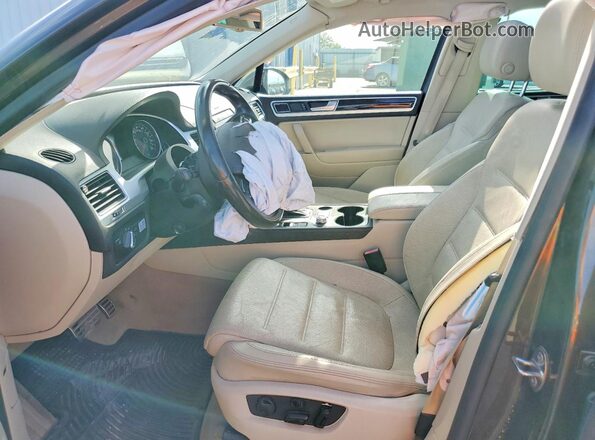WVGEP9BP9GD003090 2016 VOLKSWAGEN TOUAREG Черный Вид салона спереди
