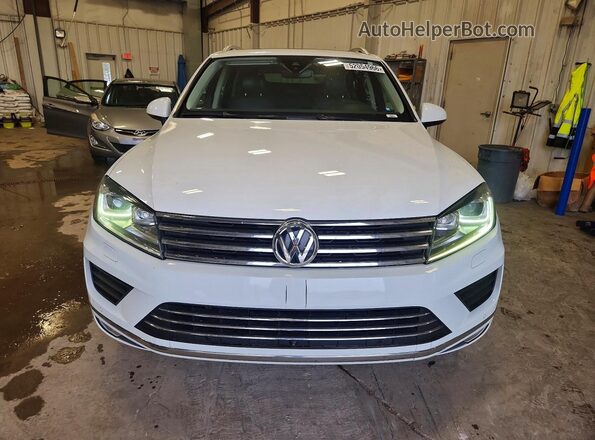 WVGGF7BP0HD002279 2017 VOLKSWAGEN TOUAREG Белый Вид спереди