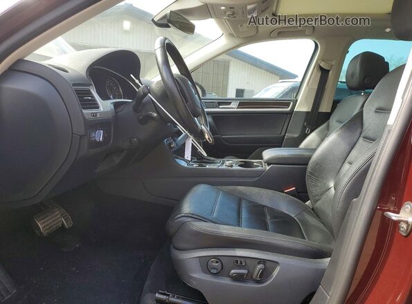 WVGGF7BP0HD006204 2017 VOLKSWAGEN TOUAREG Красный Вид салона спереди