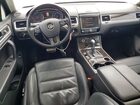 2017 Volkswagen Touareg Executive White vin: WVGGF7BPXHD006758