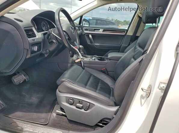 WVGGF7BPXHD006758 2017 VOLKSWAGEN TOUAREG White Widok wnętrza z przodu
