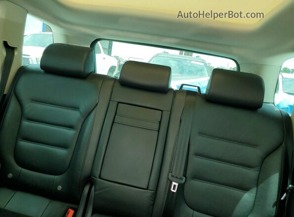 WVGGF7BPXHD006758 2017 VOLKSWAGEN TOUAREG White Widok tylnych siedzeń