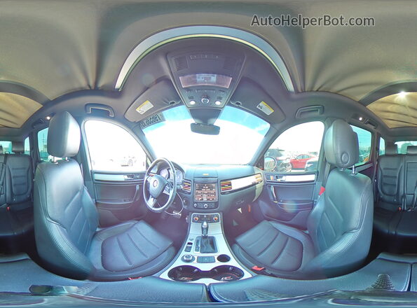 WVGRF7BP7HD004488 2017 VOLKSWAGEN TOUAREG Silver Widok wnętrza 360 stopni