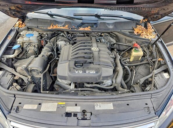 WVGRF7BP9HD000586 2017 VOLKSWAGEN TOUAREG Черный Вид подкапотного пространства