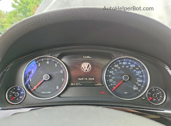 WVGRF7BP9HD000586 2017 VOLKSWAGEN TOUAREG Черный Вид щитка приборов