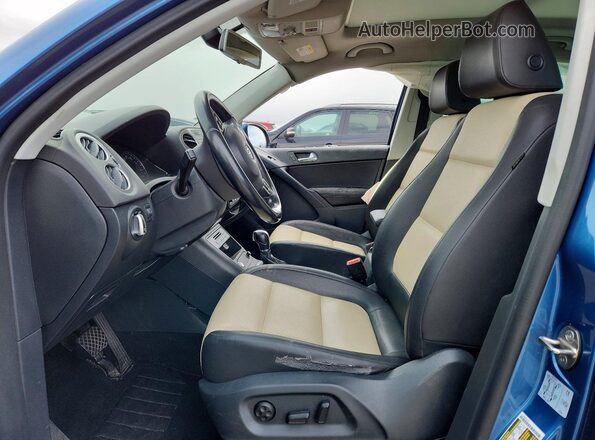 WVGSV7AX2HK009793 2017 VOLKSWAGEN TIGUAN Синий Вид салона спереди