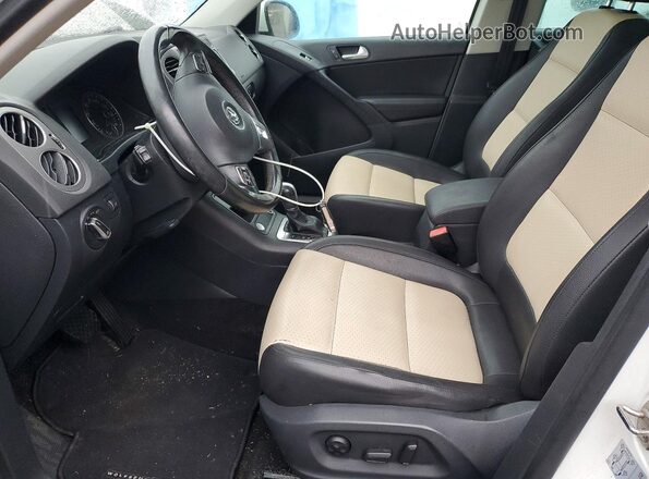 WVGSV7AX6HK013538 2017 VOLKSWAGEN TIGUAN White Вид салону спереду