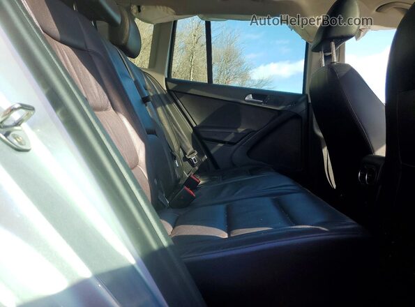 WVGUV7AX2HW509633 2017 VOLKSWAGEN TIGUAN Silver Widok wnętrza z tyłu