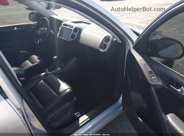 WVGUV7AX5HW504183 2017 VOLKSWAGEN TIGUAN Gray Widok wnętrza z przodu