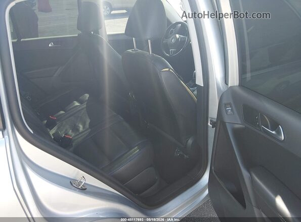 WVGUV7AX5HW504183 2017 VOLKSWAGEN TIGUAN Gray Widok naklejki z numerem VIN