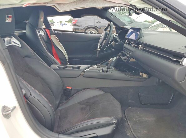 WZ1DB0G09TW074330 2026 TOYOTA GR White Vista interior delantera
