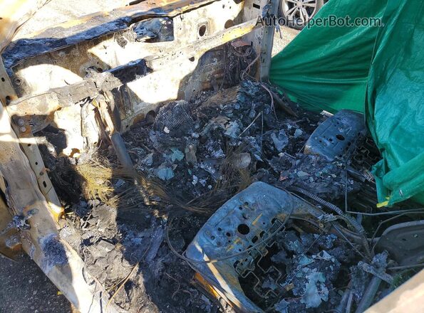 XP7YGDEE1TB777110 2026 TESLA MODEL Пожар Вид панели приборов