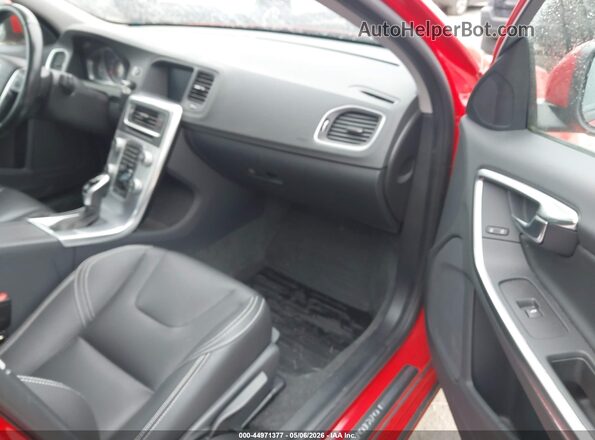 YV126MFL2H2430462 2017 VOLVO S60 Красный Вид салона спереди