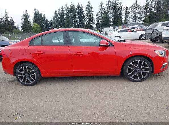 YV126MFL2H2430462 2017 VOLVO S60 Красный Вид задней части салона