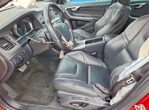 YV126MFP9G2395064 2016 VOLVO S60 Red Front interior view