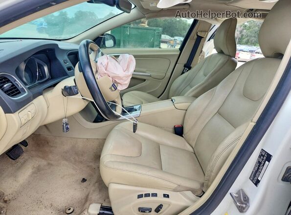 YV140MEK2G1301998 2016 VOLVO V60 White Вид салону спереду