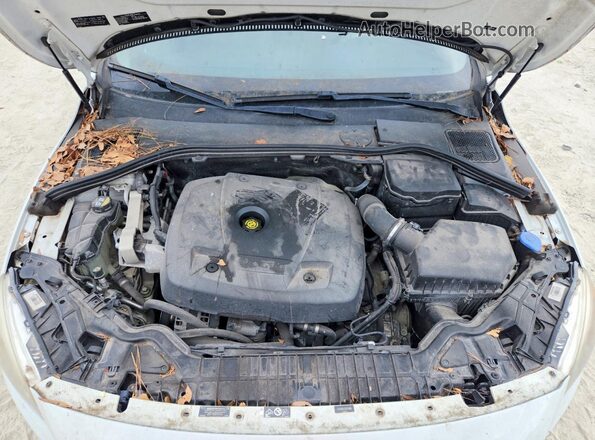 YV140MEK2G1301998 2016 VOLVO V60 White Вид задньої частини салону